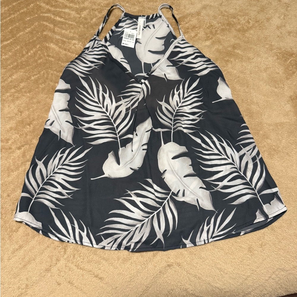 NWT. Hawaiian print Size Small Chocolate Gray and White Leaf Print Tank Top